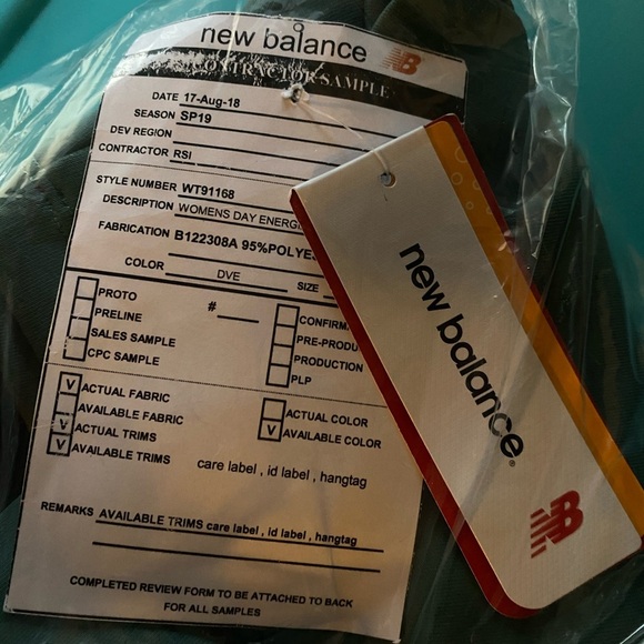 New Balance Full time feminist cropped drawstring hoodie Sample Piece Green - Picture 7 of 7